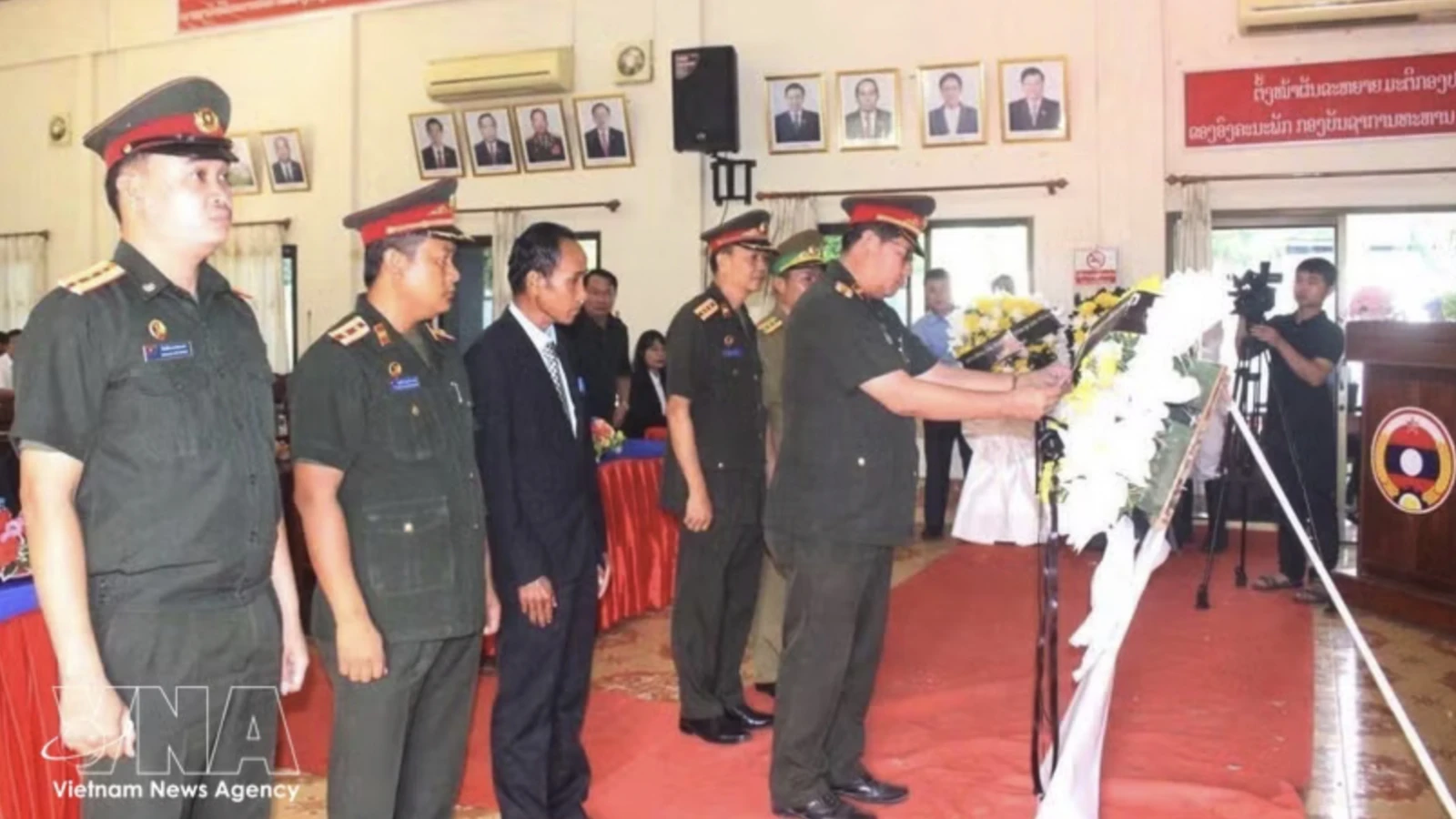 Remains of fallen Vietnamese volunteer soldiers, experts repatriated from Laos